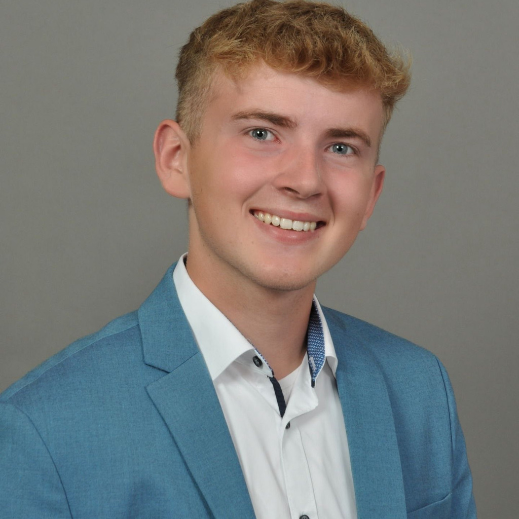 Justin Tönnessen - Kaufmann für Versicherungen und Finanzanlagen - AXA ...