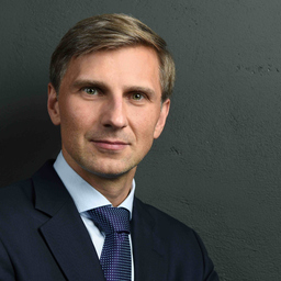 Dr. Lukas Manka