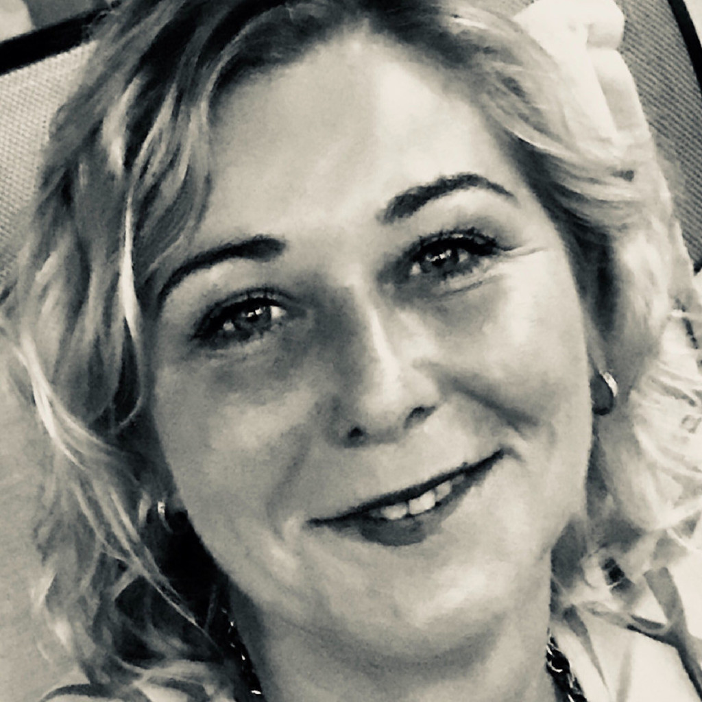 Claudia Schmidt COO EUVersandapotheke XING