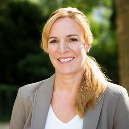 Julia Schrader