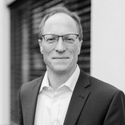 Dr. Christoph Hartnig