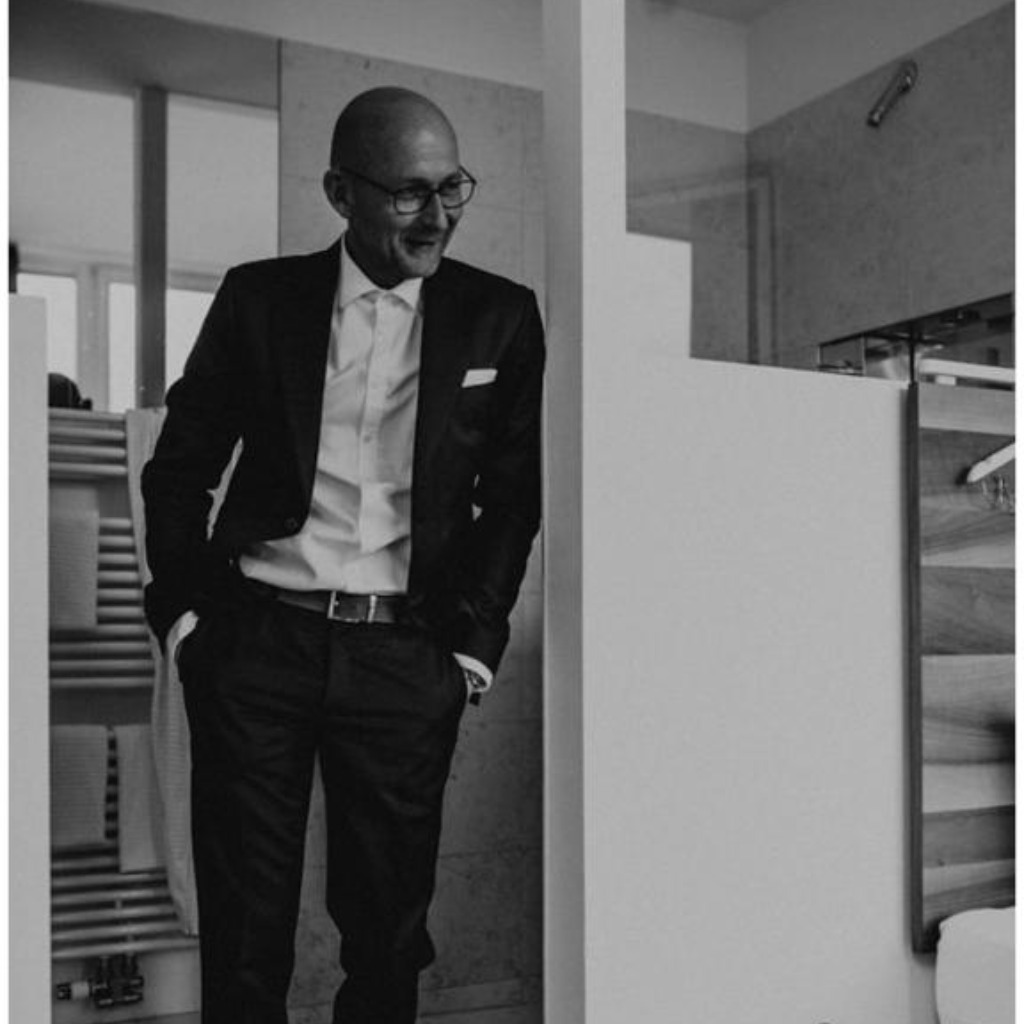 Dr. ReinholdHans Peter selbstständig Zahnarztpraxis Am Flüsschen