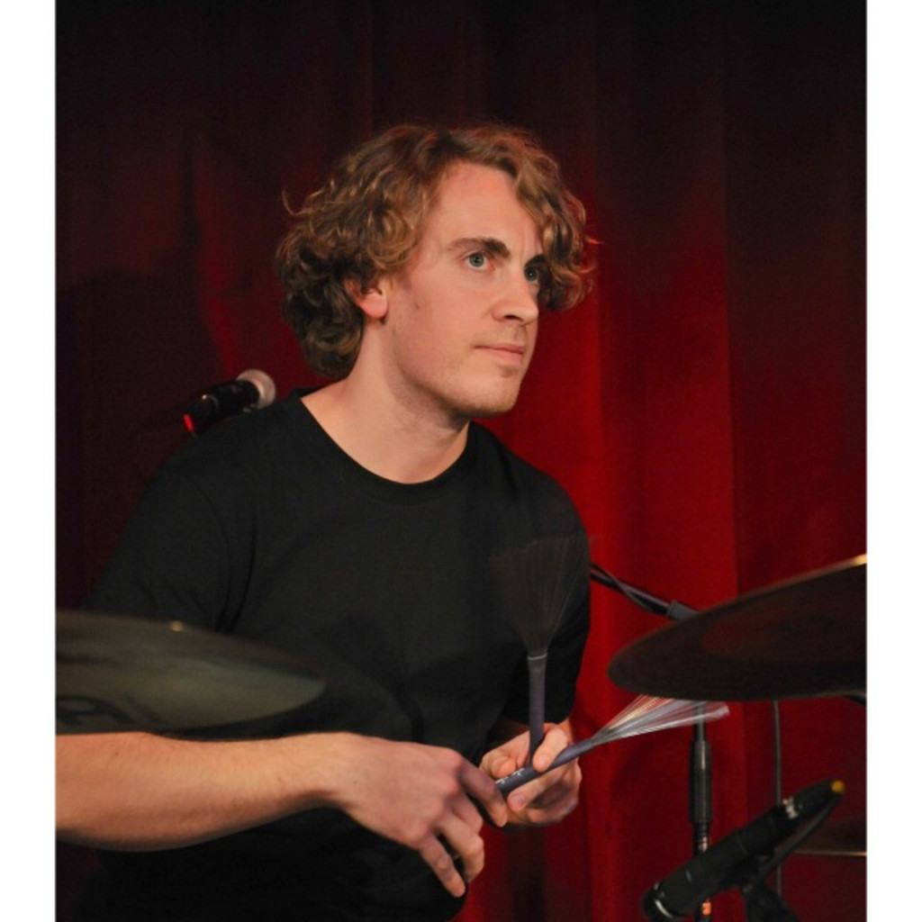 Jan Niemeyer Schlagzeuger/Musikproduzent/Songwriter freiberuflich