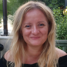 Büsra Selvi-Sand 
