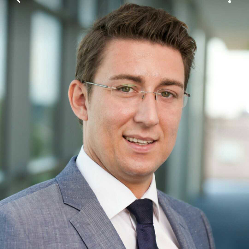Michael Bach Project Manager Digital Sales Solutions MercedesBenz