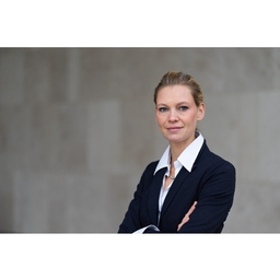 Dr. Janine Holze