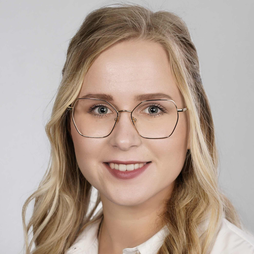 Sina Steiner Mitarbeiter Controlling Parador GmbH XING