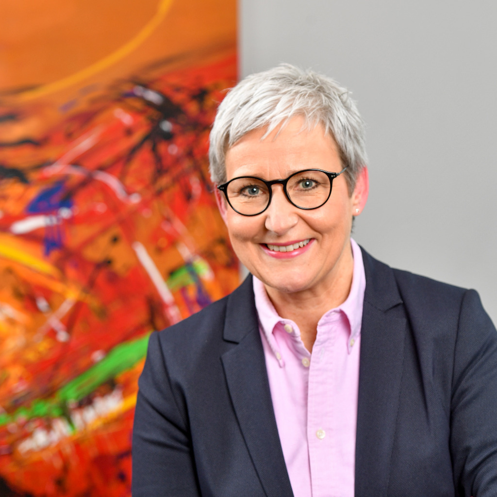 Claudia Slomma Geschäftsbereichsleiterin Unternehmensservice