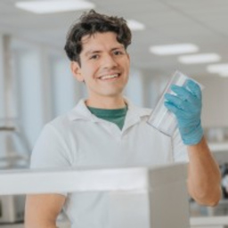 Joslyn Derek Flores Pavon