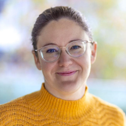 Dr. Julia Budei