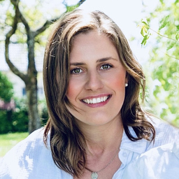 Julia Kochems