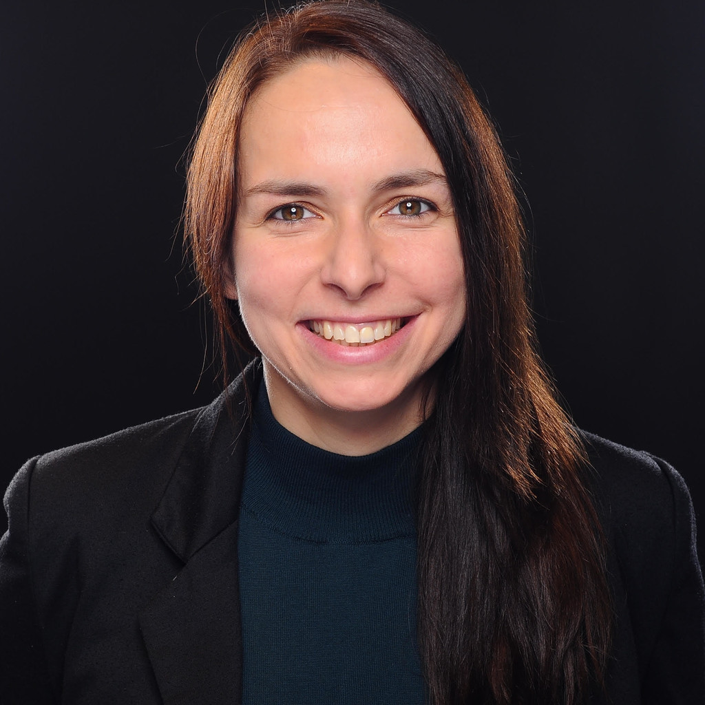 Dr. Pamela Holzlöhner Executive Assistant/Referentin des