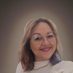 Stefanie QAYUMI