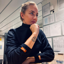 lucia macatlang's profile picture