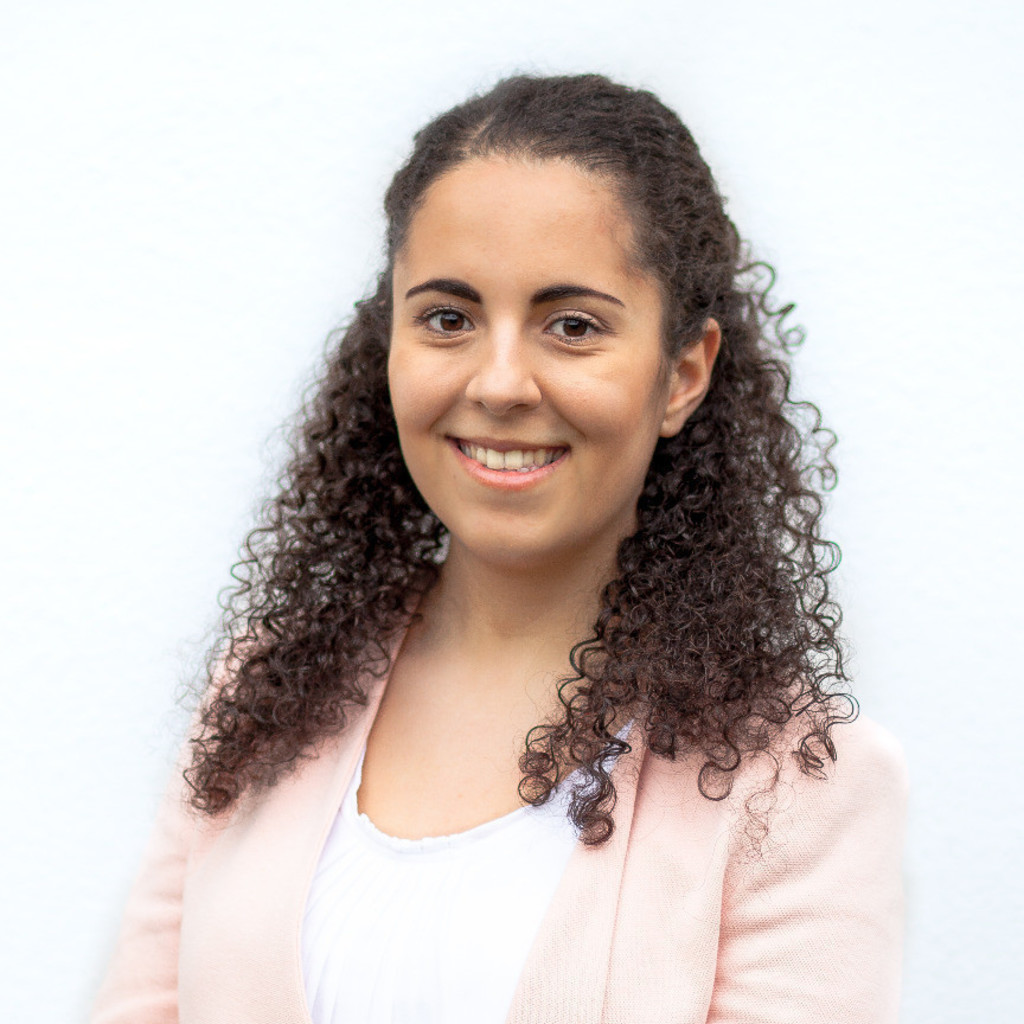 natascha-ainous-brand-specialist-amazon-xing