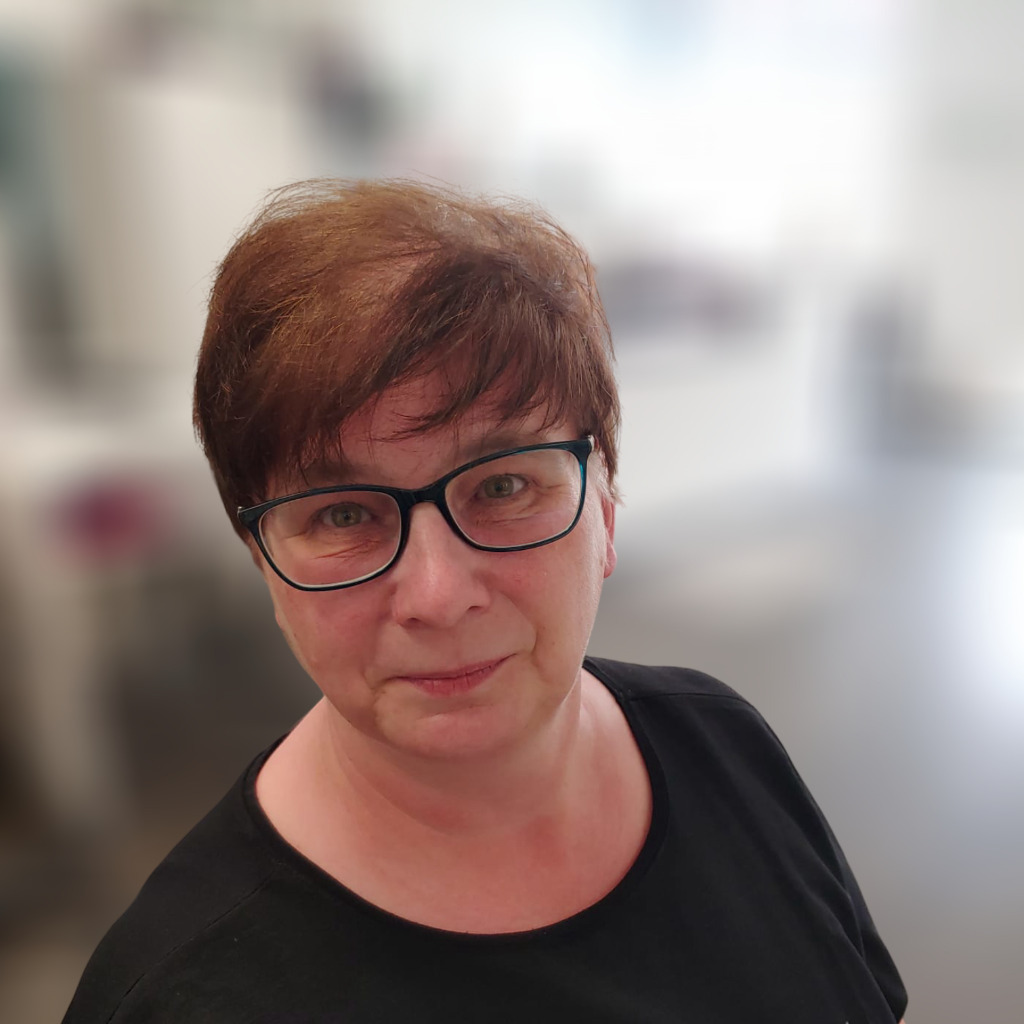 Manuela Metzner - Büroangestellte - Ahorn Gruppe | XING