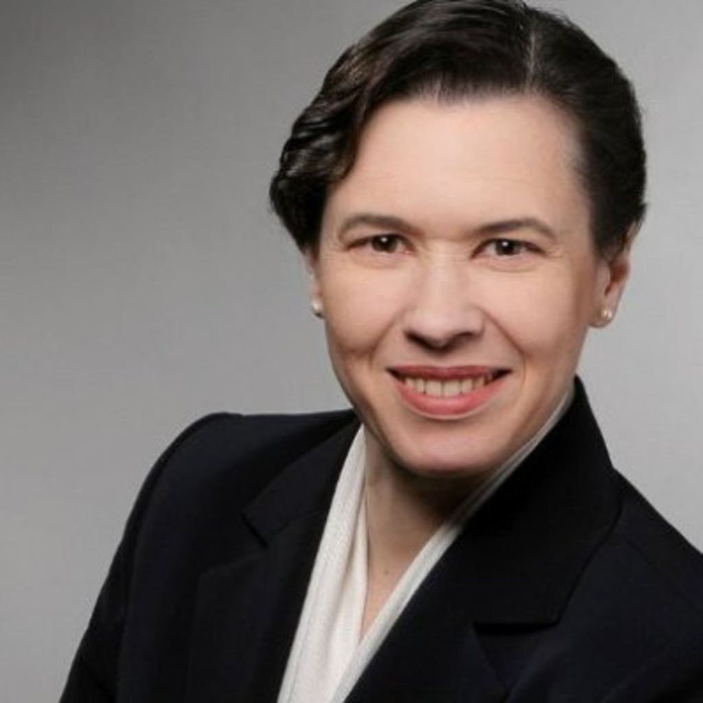 Dr. Jessica LeonhardtGräfin von Schlippenbach IEMBA HSG Clinical Program Lead CMR