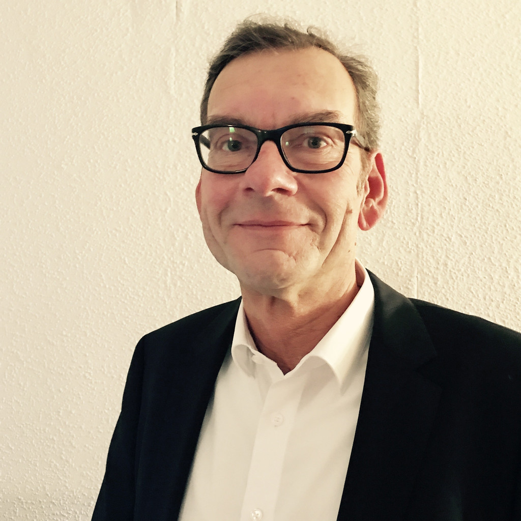 Dr. Lothar Becker Geschäftsfeldleiter Industrie Lufthansa Industry