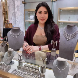 Jennifer Khan