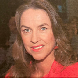 Dr. Tina-Fiona Haramustek