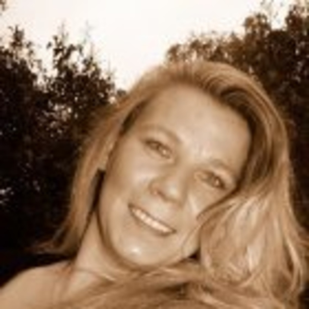 Manuela Bestmann Consumer Service Advisor Foods & Ice, Home