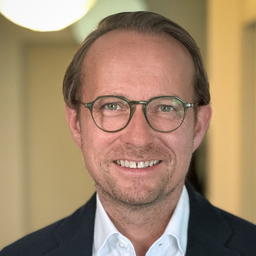 Dr. Christopher  Niemann