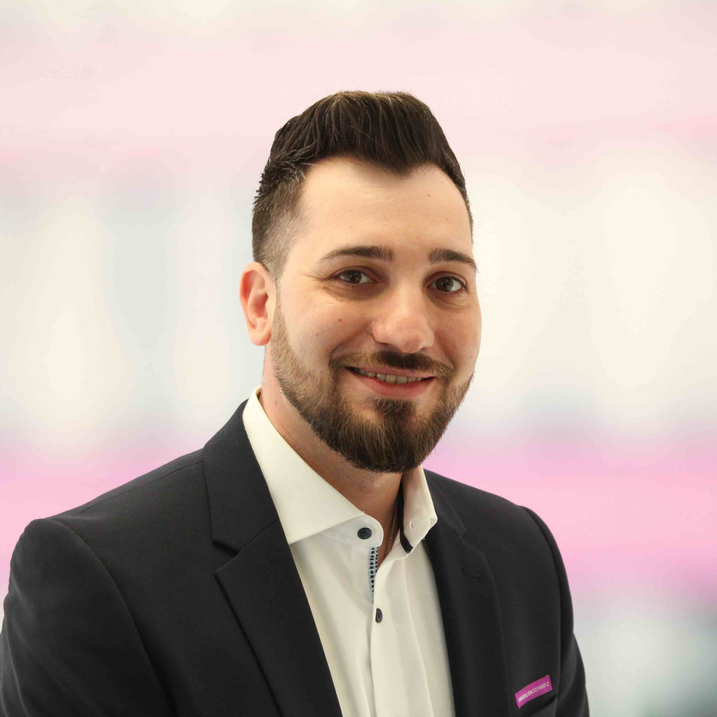 Manuel Legorano Gruppenleiter Haustechnik Schwarz Gebäudeservice