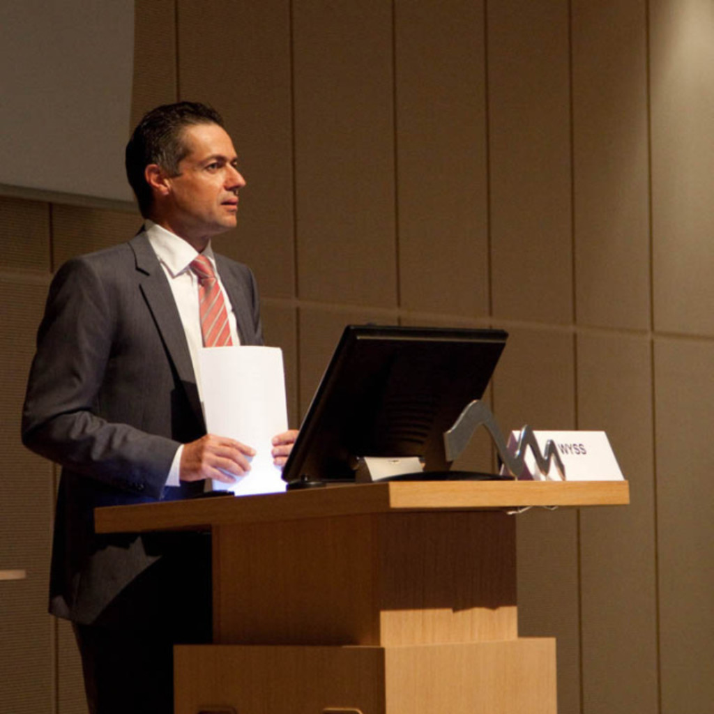 Prof. Dr. Martin Wyss Stv. Fachbereichschef Bundesamt für Justiz XING