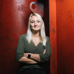 Nina Helmker