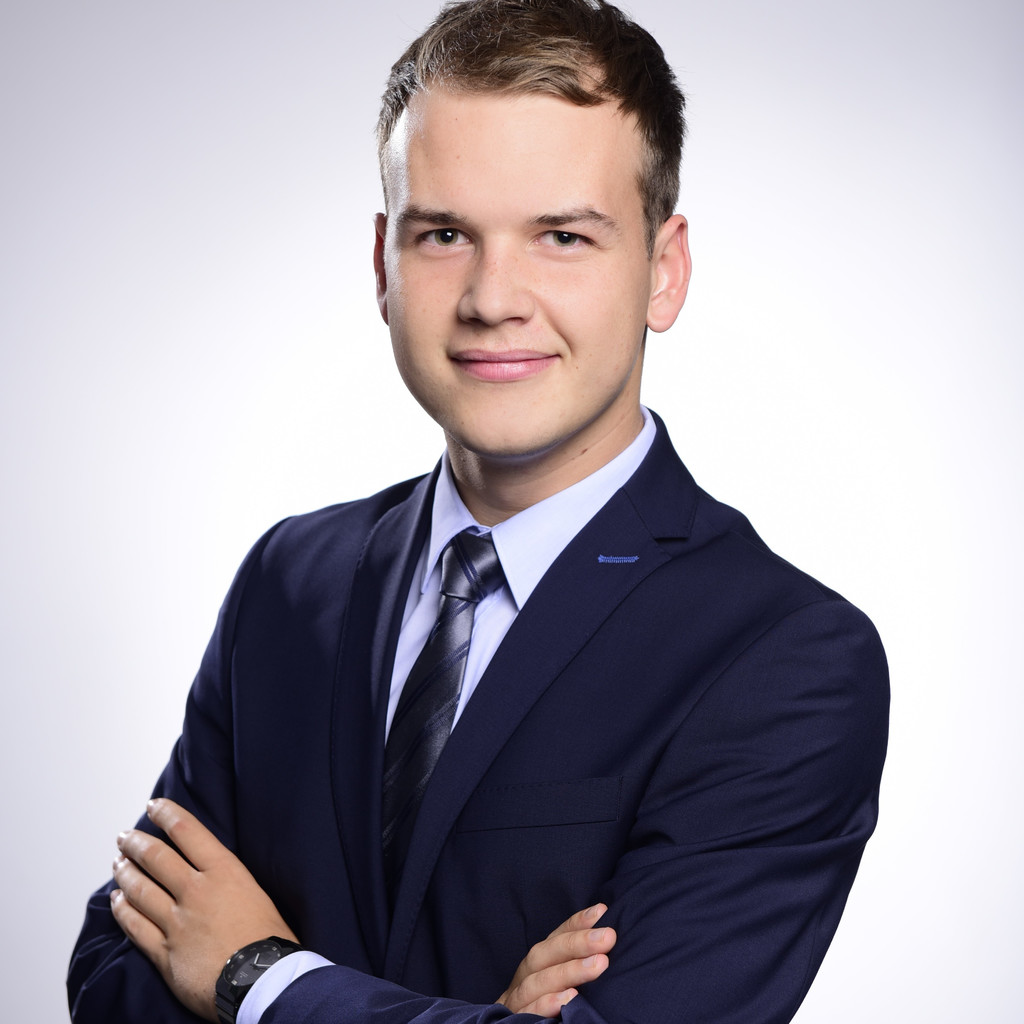 Valentin Huckstorf - Consultant Residential / Commercial Advisory Valentin Huckstorf - Consultant Residential / Commercial Advisory