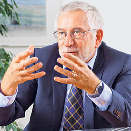 Dr. Heinz Beer