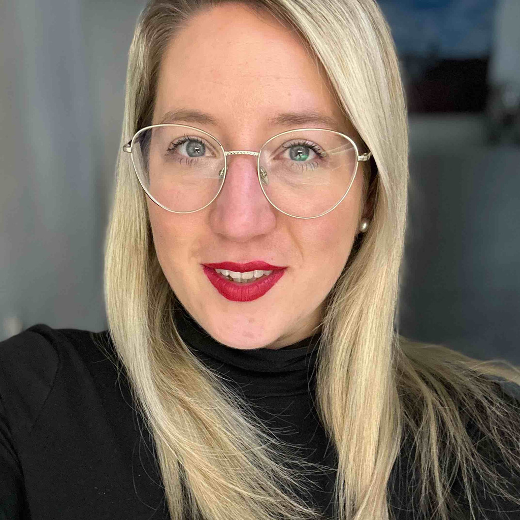 Carolin Loth Leiterin Ausbildung Axa Konzern Ag Xing