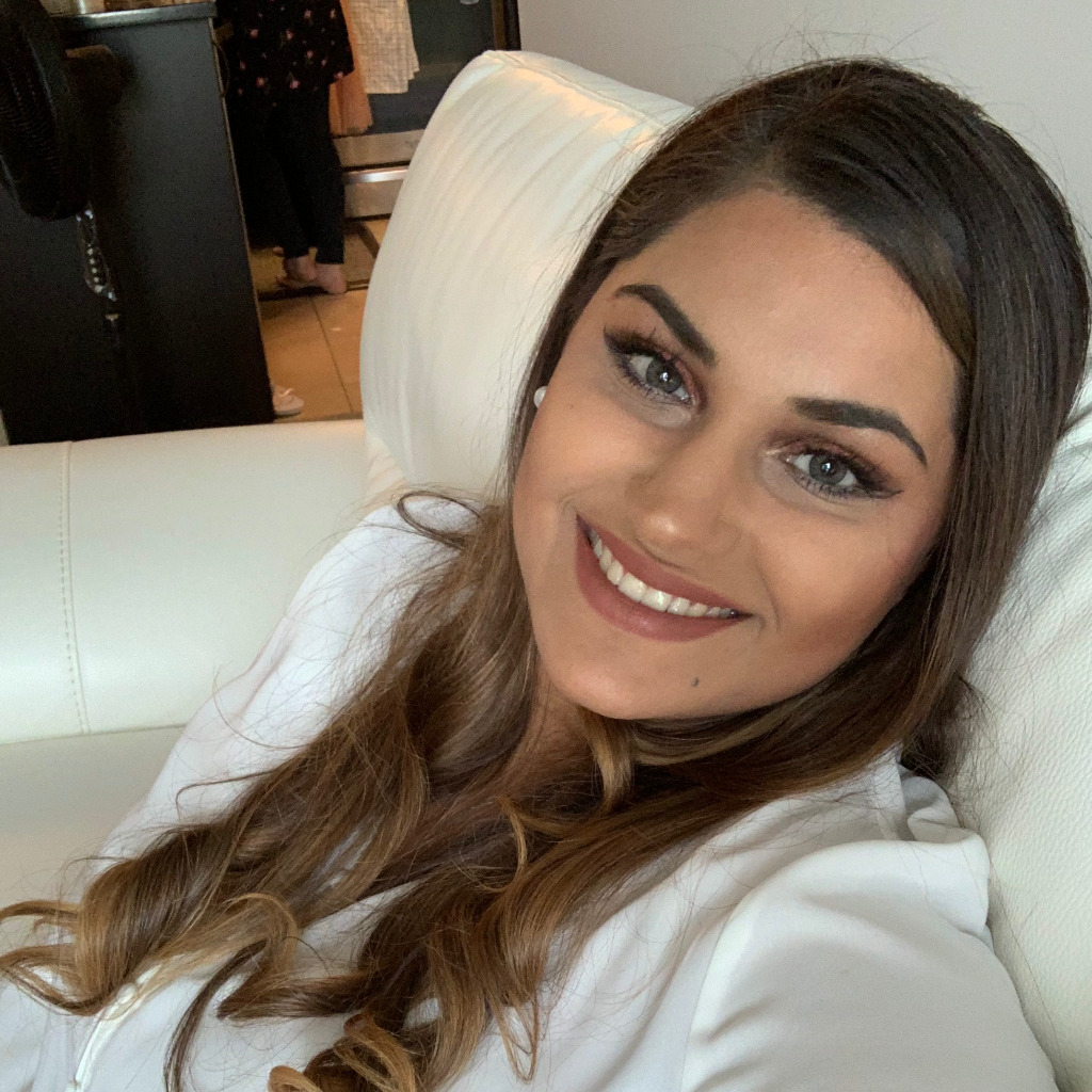 Nida Wraich Senior Recruitment Consultant Huxley Associates, ein