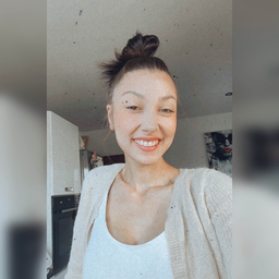 Lainey Holstein