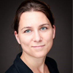 Dr. Viktoria Veronika Tomczak