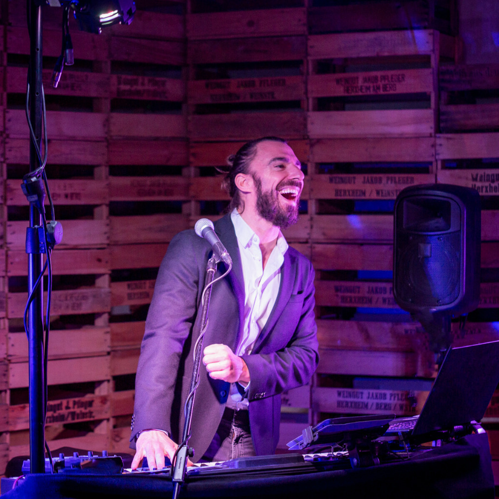 Timo Maneri Sänger Entertainer Alleinunterhalter Pianist Keyboarder