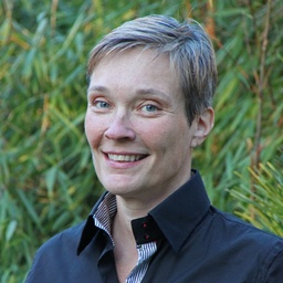 Dr. Josefin-Beate Holz