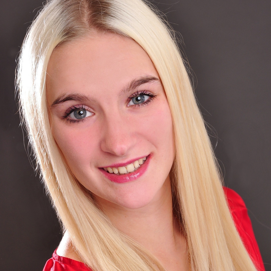 Carmen Dzideczek Empfangsmitarbeiterin Forster‘s Posthotel XING