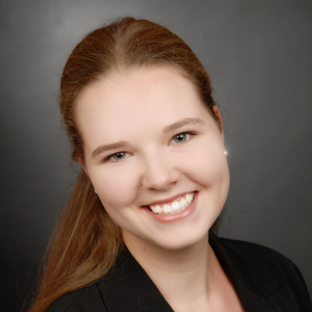 Melanie Tomlinson Entwicklungsingenieur Schaum und Bezug Bertrandt