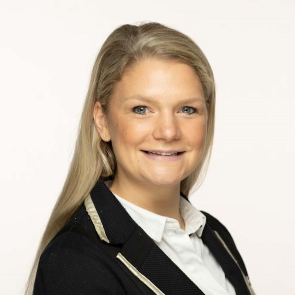 Elisabeth Mühlbauer Communications & Marketing Specialist esatus AG