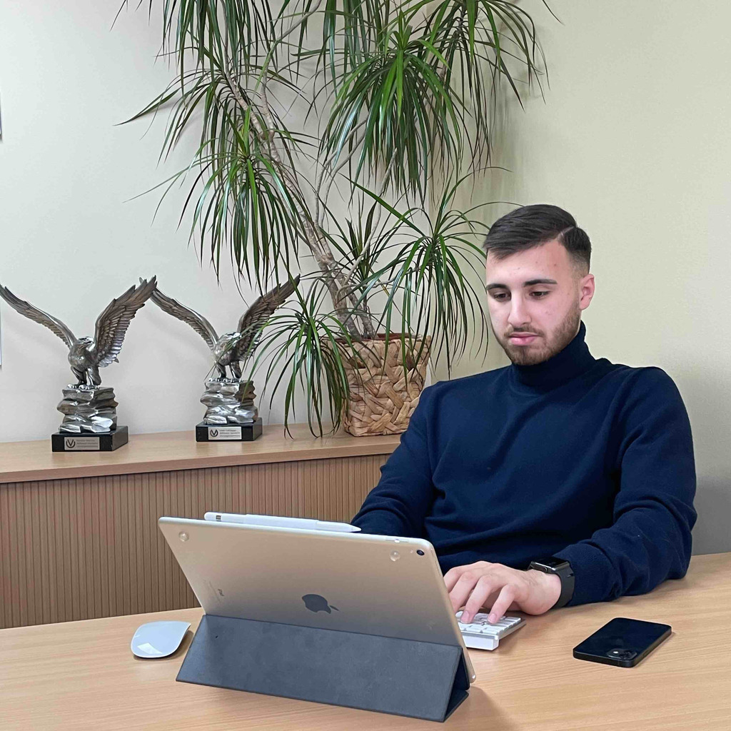 Mehdi Madani Regionalgeschäftsstellenleiter Deutsche