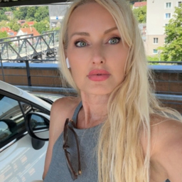 Alexandra Stoll