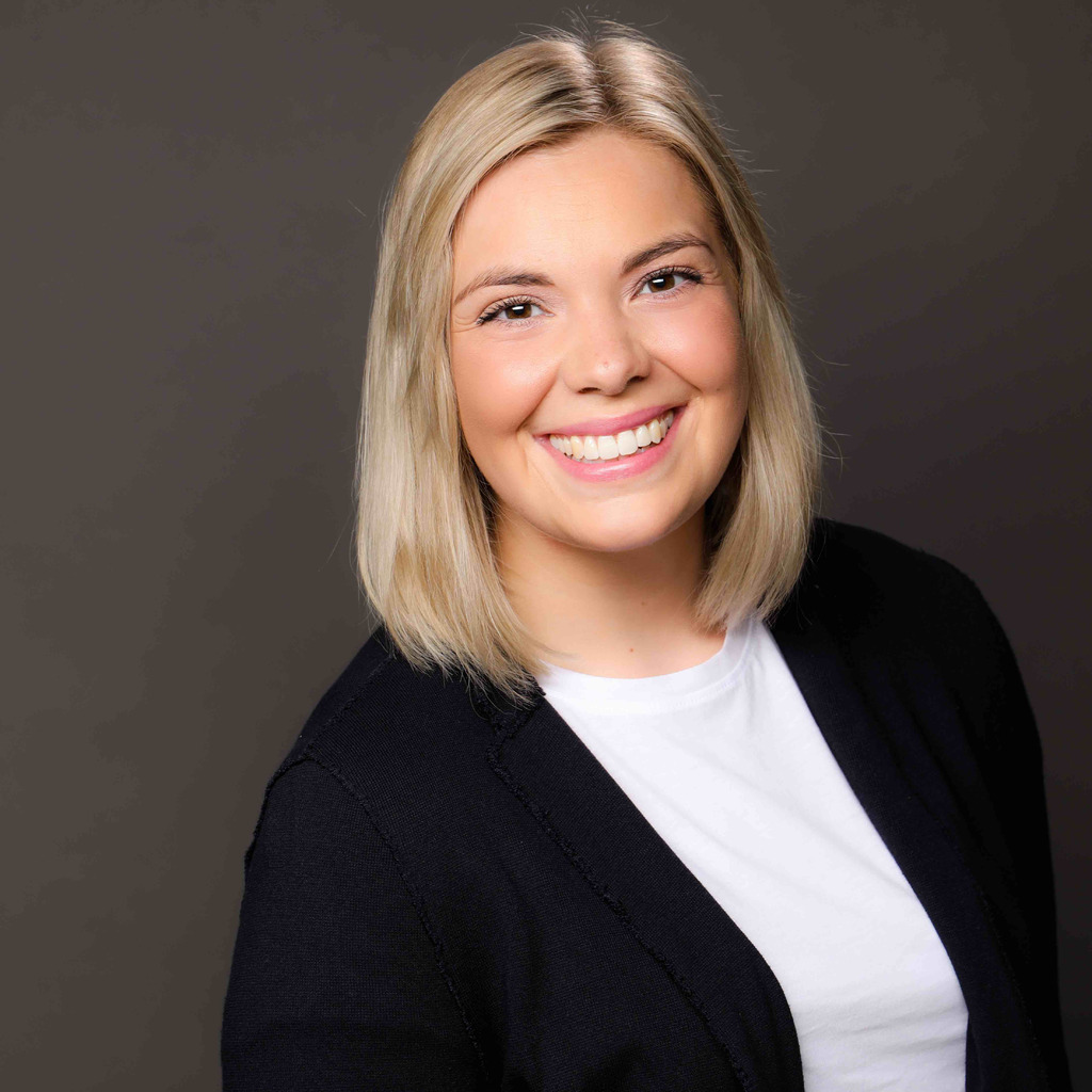 MarieSophie Berg Junior Business Development Manager MÄURER