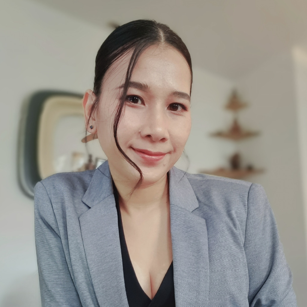 Lily Puncharas Schmitt Customer Service Supervisor April lily-puncharas-schmitt-customer-service-supervisor-april