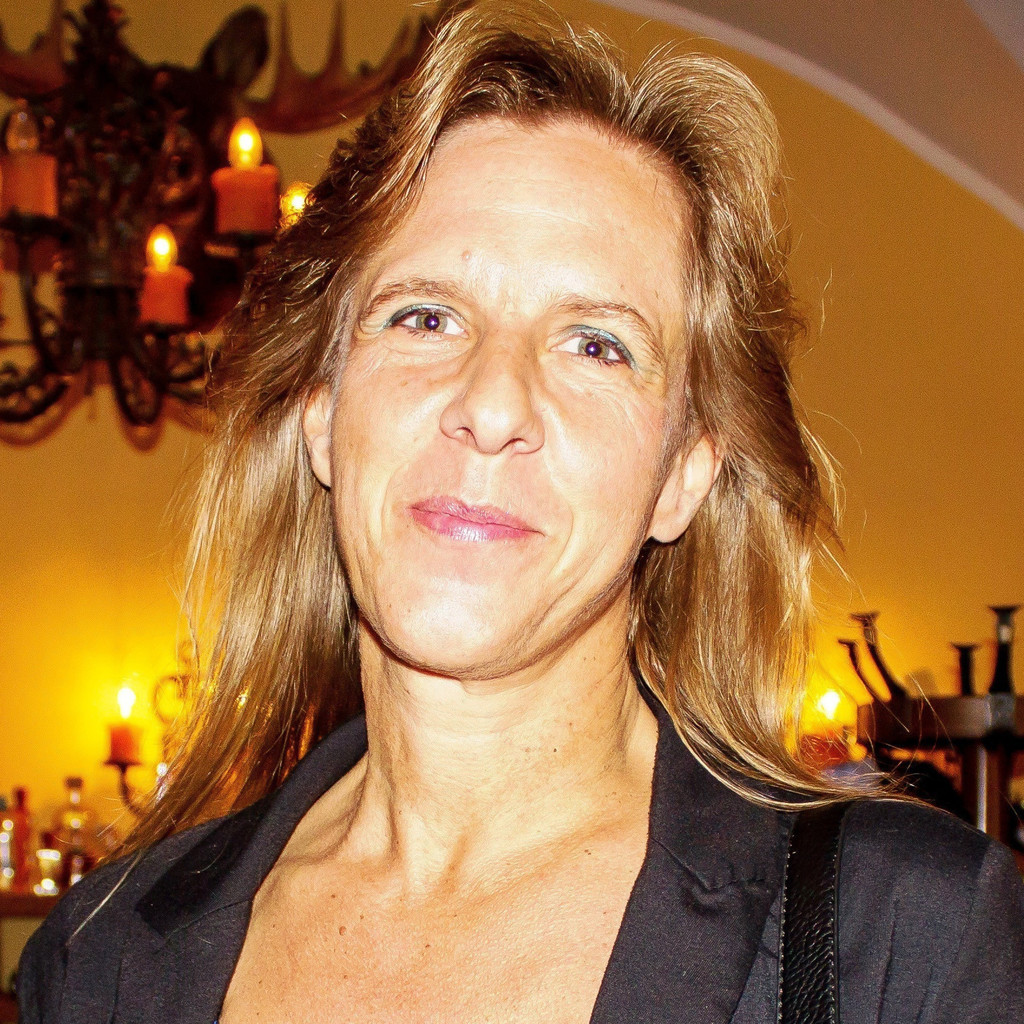 Xenia Kuzelka Team Manager Finance&Insurance Sales Controlware GmbH