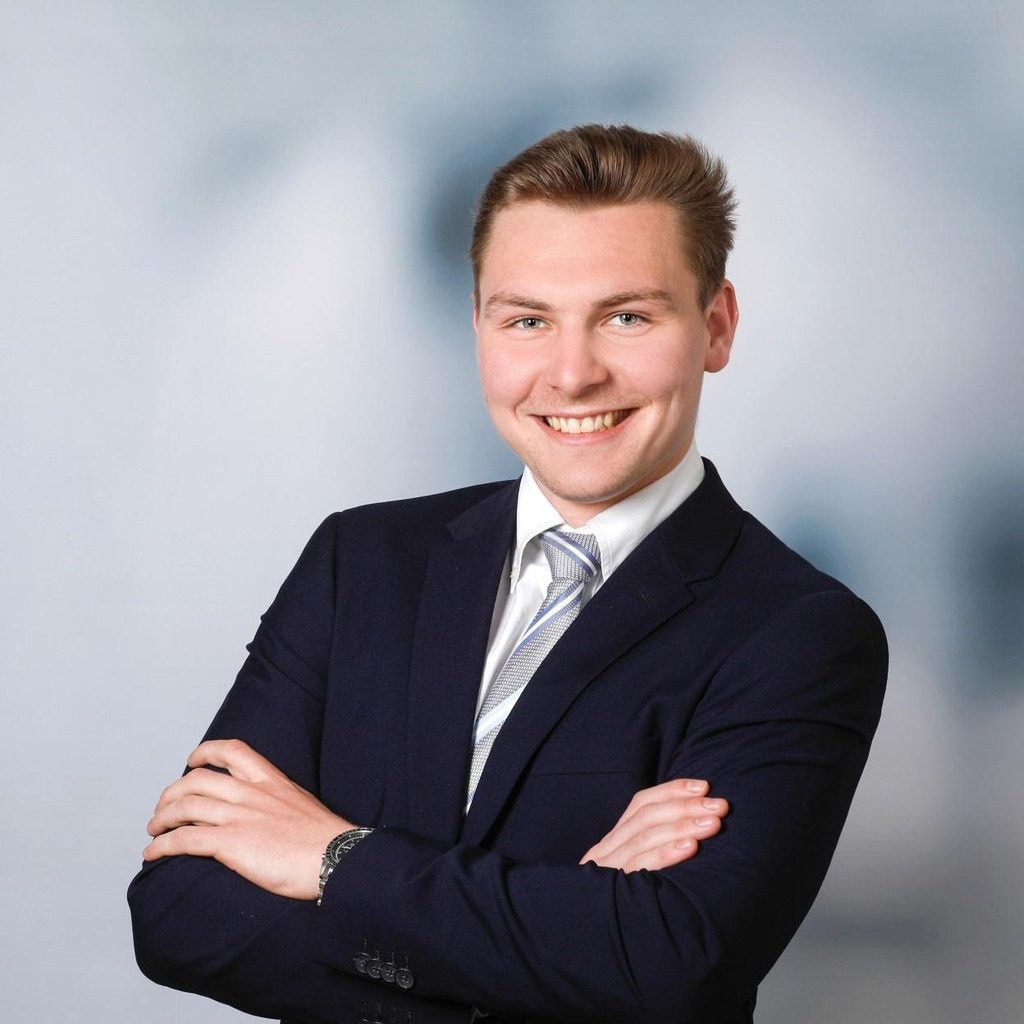 LinusLeander Oppermann TaxConsultant Deloitte XING