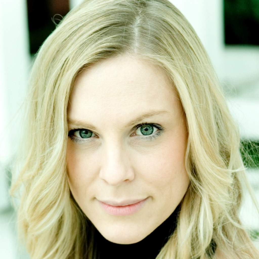 Simone Pfeffer Moderatorin opensmjle. smart digital amenities. XING