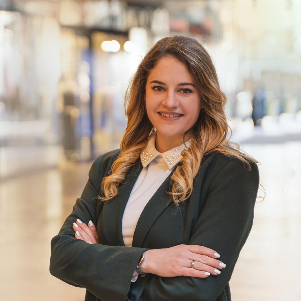 Daniela Knerr Senior Consultant Retail Vermietung LÜHRMANN XING