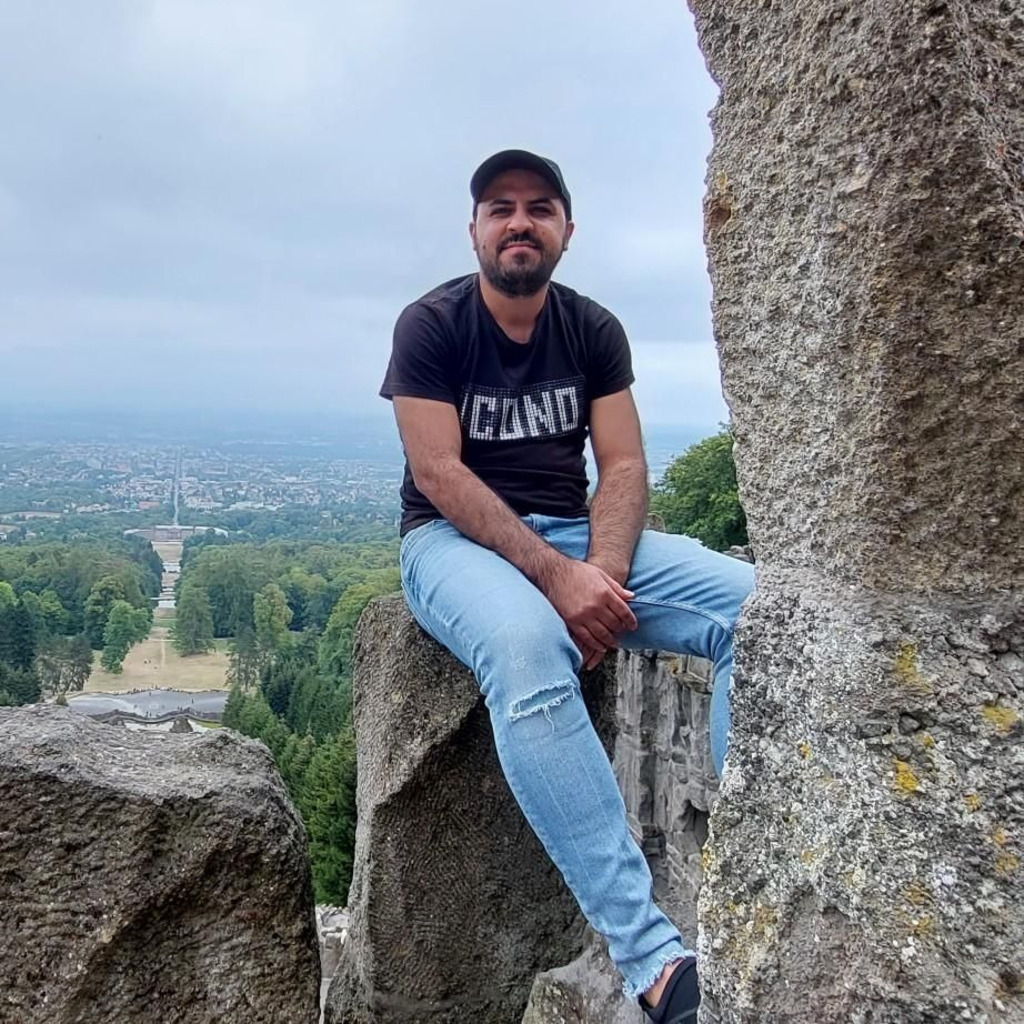 Ragheb Alhalabi ich hab in einem resturant gearbeitet pizzaone XING