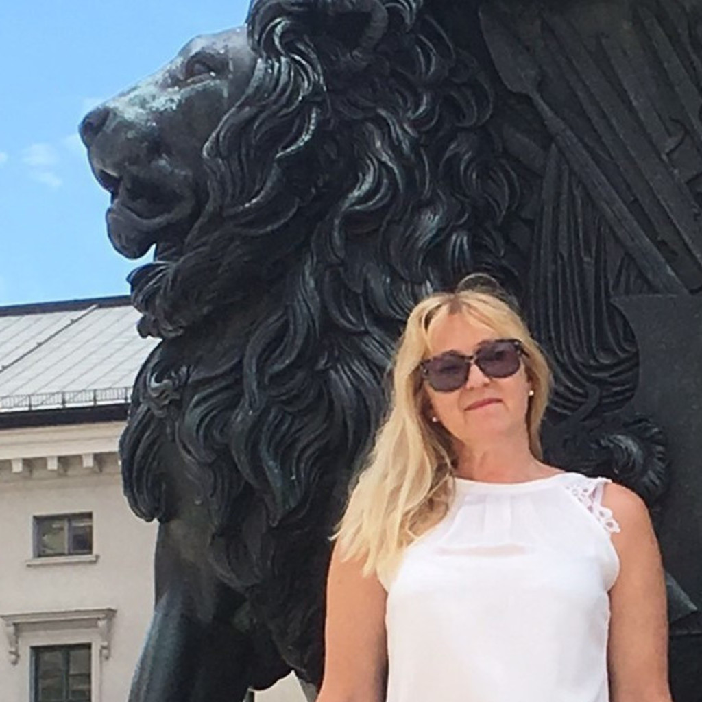 Marion Prommersberger Country HR Manager/Authorized Officer Cadence